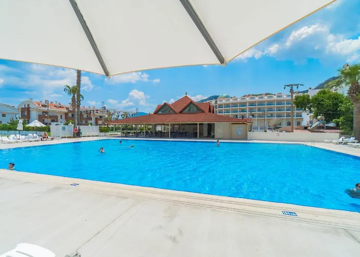 Club Pineta מרמריס